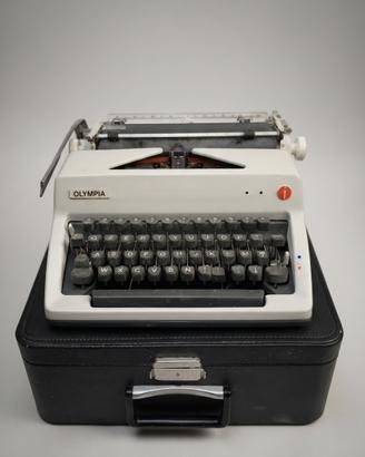 Macchina da scrivere Olympia SM9 con custodia