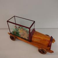 Diorama orientale su auto in legno vintage San You