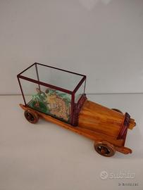 Diorama orientale su auto in legno vintage San You