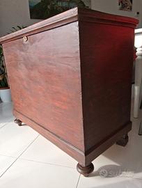 Mobile contenitore in arte povera