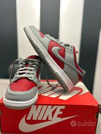 Nike Dunk Low Grigio e Rosso