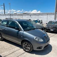 Lancia Ypsilon 1.3 MJT 75 CV Unyca