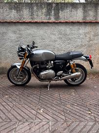 motocicletta 1200 stradale