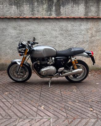 motocicletta 1200 stradale