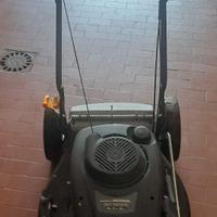 Taglierba a scoppio trazionato marca Alpina Honda