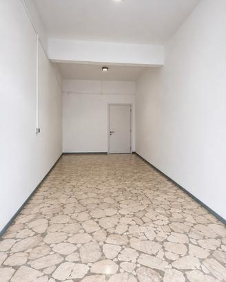 Locale C1 mq 28 zona Tuscolana
