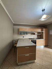 Cucina moderna con penisola + Elettrodomestici