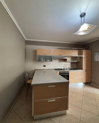 Cucina moderna con penisola + Elettrodomestici