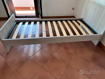Due lettini 80x190 con rete a doghe.