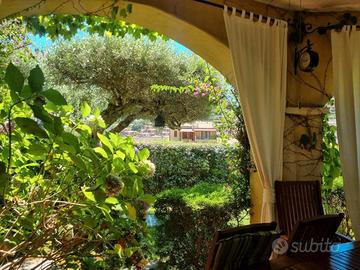 Rokkaria. Quadrivano con garage