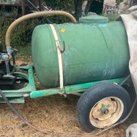 Botte irroratrice trainata con pompa agricola