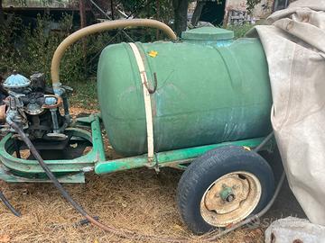 Botte irroratrice trainata con pompa agricola