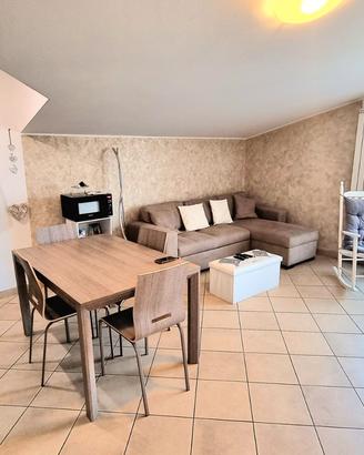 Attico trilocale arredato a due passi dal centro