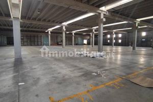 Capannone di mq 3.500 compresivo di uffici mq 800