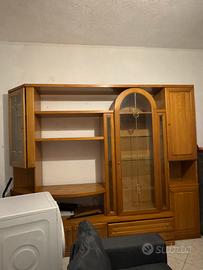 Vetrina con mobile tv