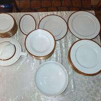 servizio piatti da 12 profilo oro  60 euro 