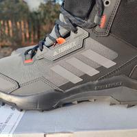 scarpa trekking Adidas Gore tex 