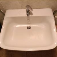 Lavabo con colonna