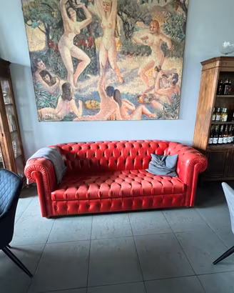 Divano Chesterfield in pelle rossa