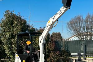 E217 Mini escavatore 17 q.li Bobcat 320 carro alla