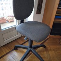 Sedia moderna con rotelle