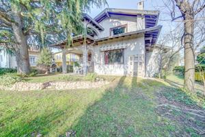 AMPIA VILLA SINGOLA VIVIBILE TUTTA SU UN PIANO!