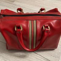 Valigia borsone da viaggio rosso in pelle vintage