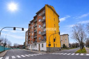 2 LOCALI IN ZONA COMODA AI SERVIZI