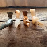 Uccellini scolpiti in onice e alabastro (5 pezzi)