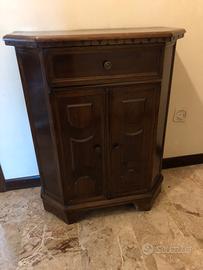 Mobiletto in legno