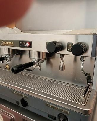 arredamento completo per bar 