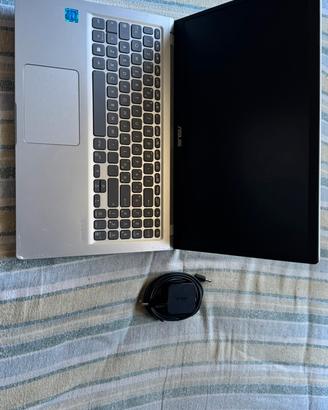 Laptop Asus 15.9”SSD 256GB +caricatore