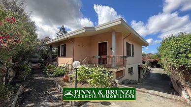 Palmas Arborea / Tiria - Villa con Girdino