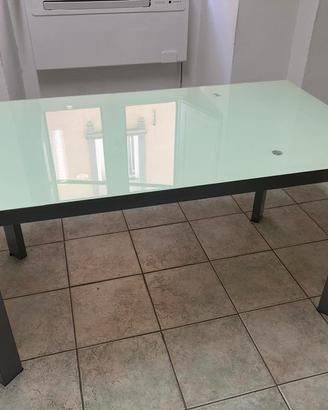 Tavolo con piano in vetro temperato