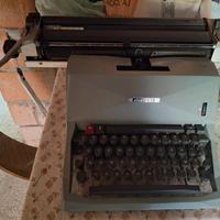 macchina da scrivere Olivetti 82