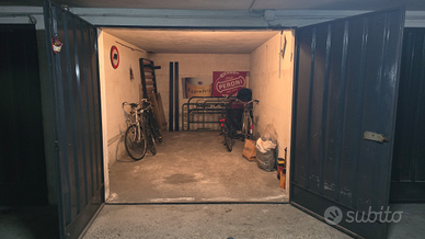 Box auto zona ospedale via Colli Parma