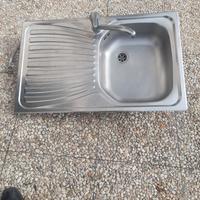 lavello cucina con miscelatore