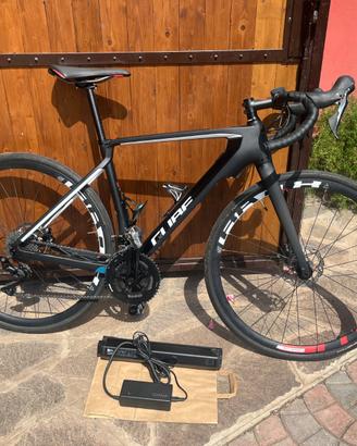 E-bike strada Cube C62