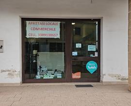 Locale commerciale con grande esposizione