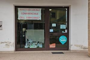 Locale commerciale con grande esposizione