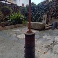 attrezzo per fare il burro antico