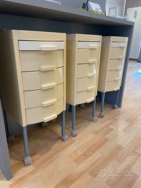 Carrello con cassetti e ruote