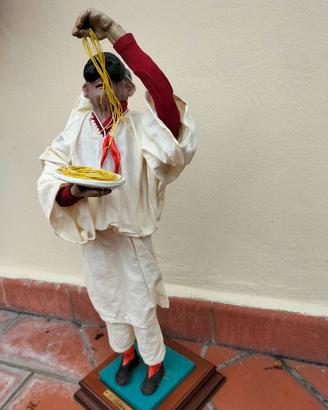Statuetta di Pulcinella in terracotta