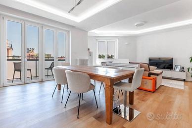 Appartamento di 145 m² con 4 locali e box auto a S