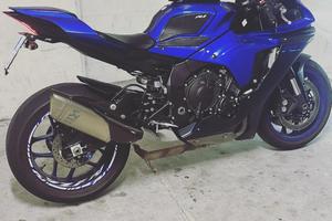 Yamaha R1 2023