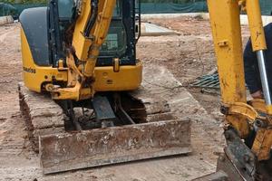 Escavatore cingolato 30 quintali