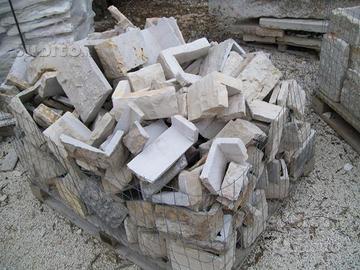 Pietra di trani spigoli tranciati svuotati