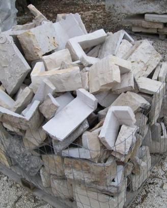 Pietra di trani spigoli tranciati svuotati