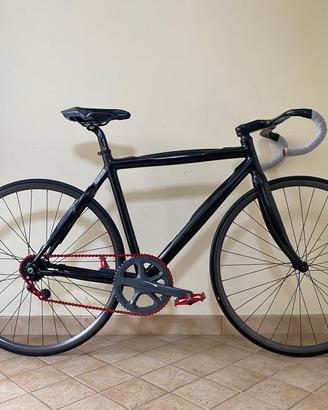 Bicicletta fixed carbonio