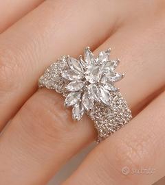 Anello di zirconi